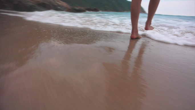 海边脚步海浪