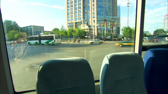 公交车 绿色出行  公交车行驶 公交车内