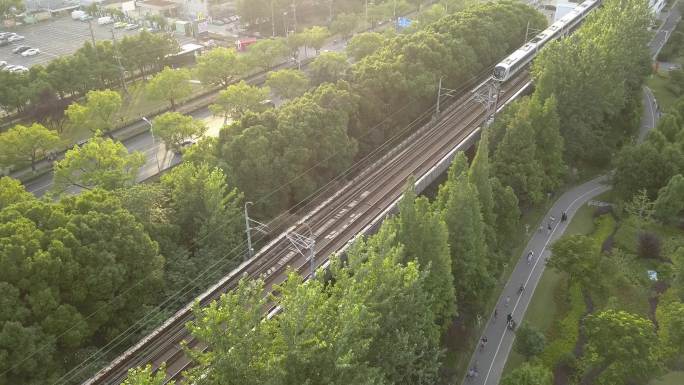 城市地铁绿化农村交通设施便捷