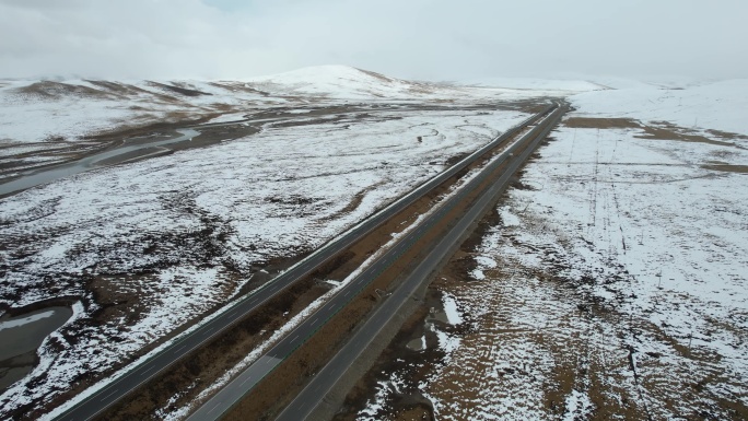 原创 青海玉树共玉高速雪原公路自然风光