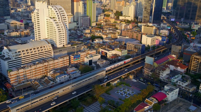 曼谷天空列车出站鸟瞰云台拍摄