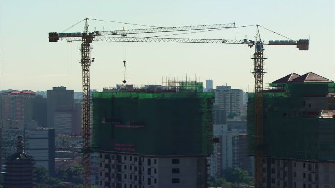 城市生活 高楼建筑  吊机