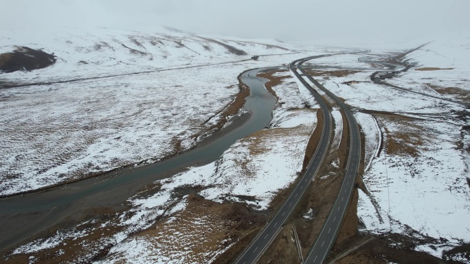 原创 青海玉树共玉高速雪原公路自然风光