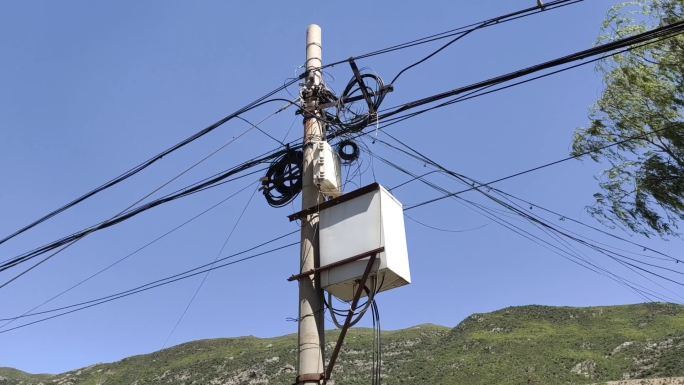 山区用电安全 凌乱的电线 电线凌乱