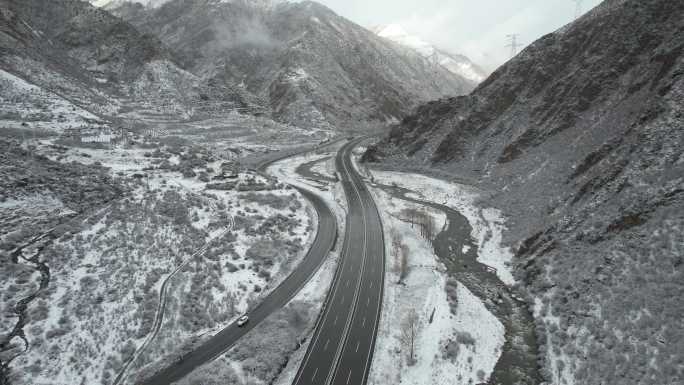 原创 青海玉树共玉高速雪山公路自然风光