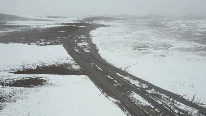 原创 青海玉树共玉高速雪原公路自然风光