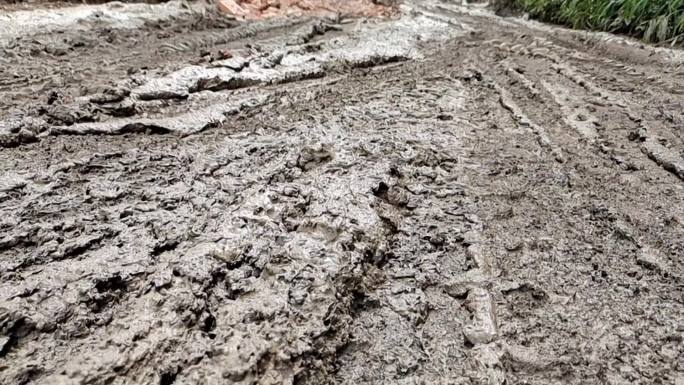 雨后泥泞山路烂路乡间小道雨水冲刷泥泞泥浆