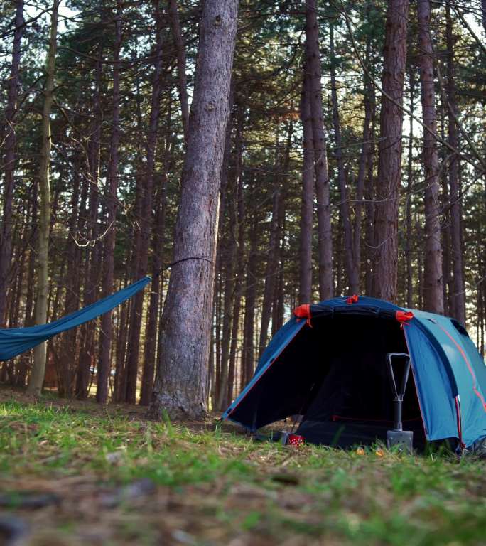 帐篷和吊床是露营的完美组合