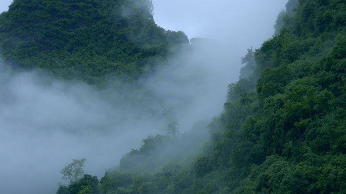 山间雾气