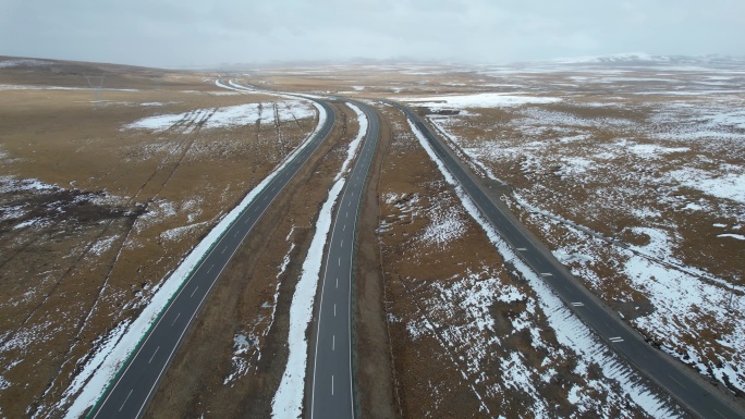 原创 青海玉树共玉高速雪原公路自然风光