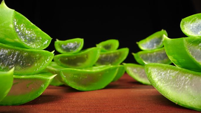 芦荟娃娃向前冲种植农村农场