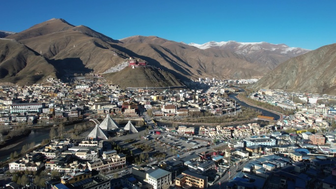 原创 青海玉树市结古寺城市建筑风光航拍