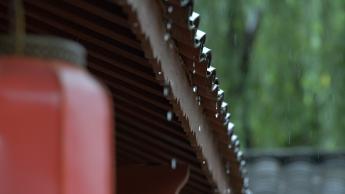 落雨的屋檐