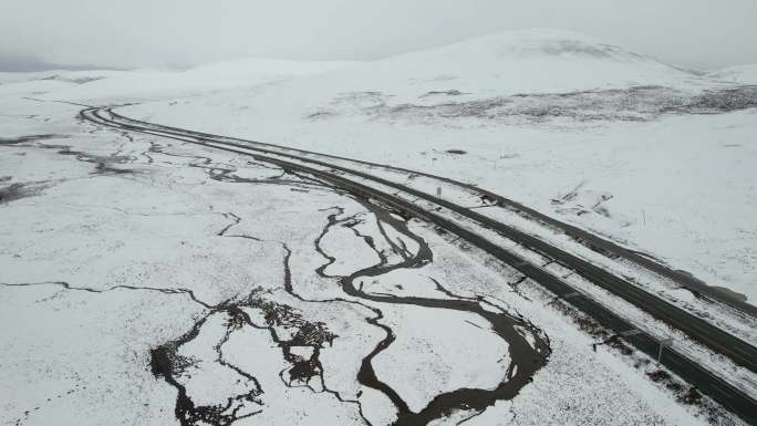 原创 青海玉树共玉高速雪原公路自然风光