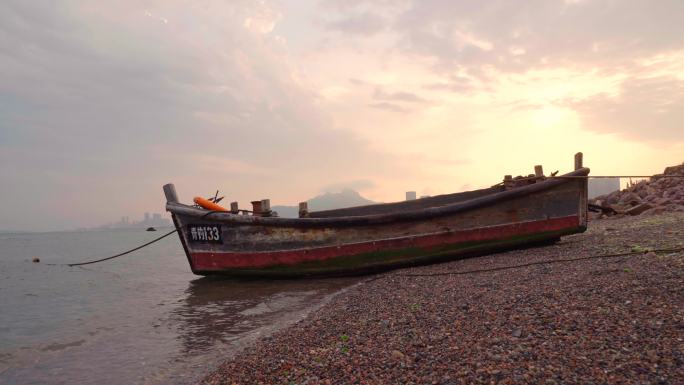 傍晚海边渔船-黄昏日落靠岸宁静
