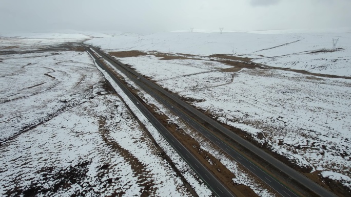 原创 青海玉树共玉高速雪原公路自然风光