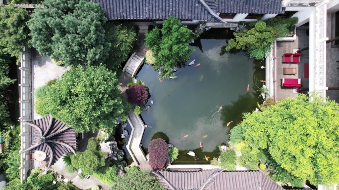 中式合院别墅景观池航拍