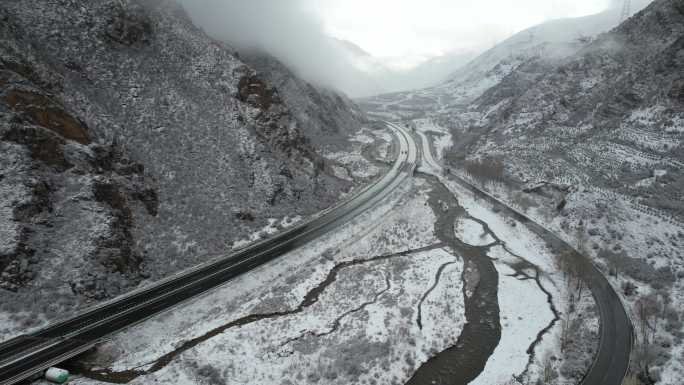 原创 青海玉树共玉高速雪山公路自然风光