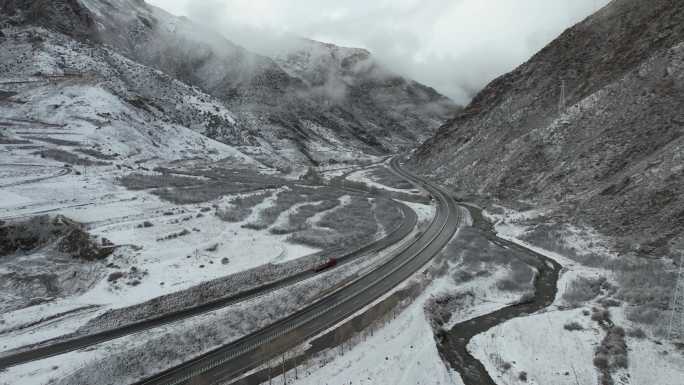 原创 青海玉树共玉高速雪山公路自然风光