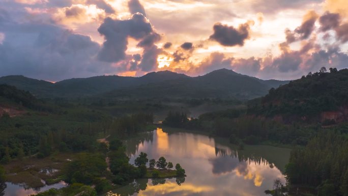 泰国南部Jana区Liwong村湖山日出场景的时间推移