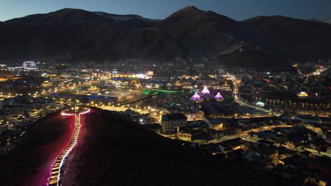 原创 青海玉树市当代山观景台夜景航拍