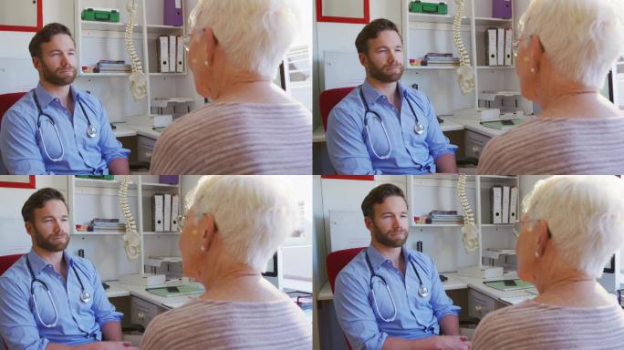 医生在养老院给一位老年妇女做检查
