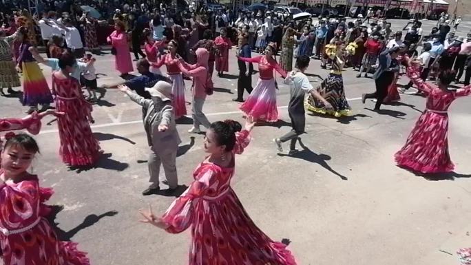 维吾尔族大型歌舞：广场麦西来普