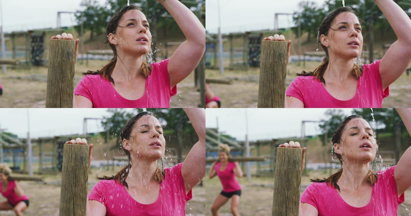 一个白人妇女在训练营往脸上泼水