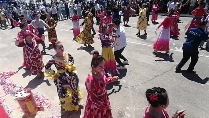 维吾尔族大型歌舞：广场麦西来普