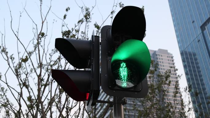 红绿灯绿灯交通警示灯过马路