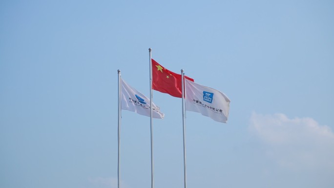 中国建筑旗帜飘扬