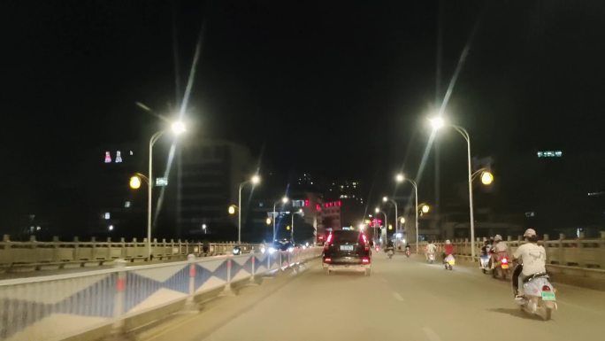 桥面灯有街灯路灯光影的夜街景街道夜景