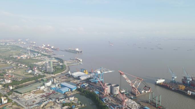 上海崇明振华重工港口4K航拍原素材