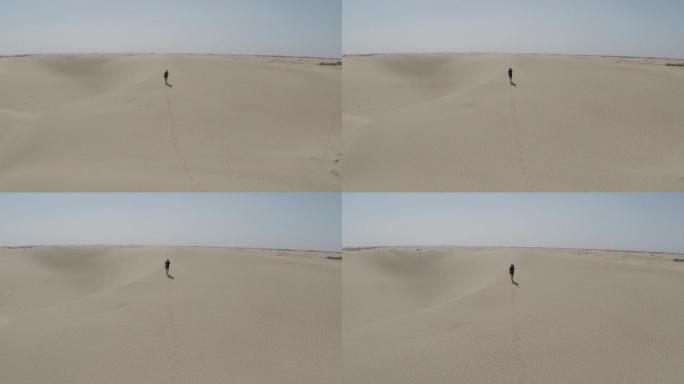 沙漠背包客徒步航拍