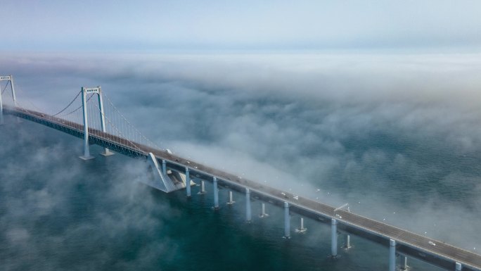 云海中的大连星海湾大桥