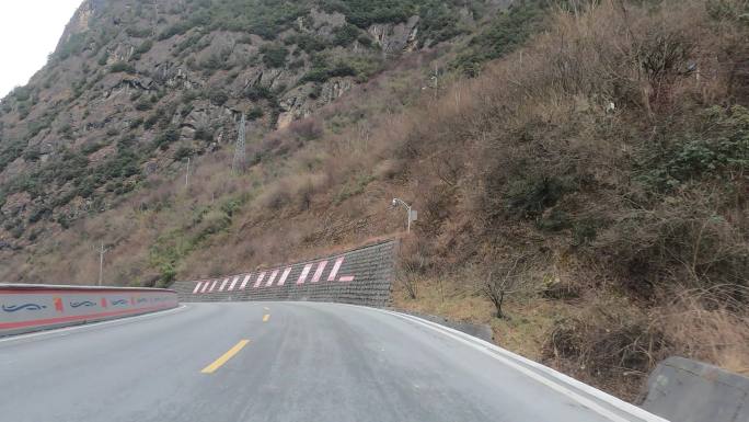 川云国道大山环绕风景