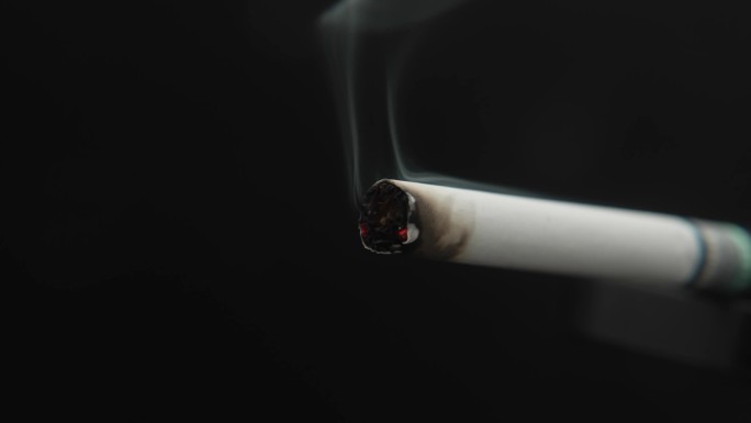 吸烟 烟民 点烟 抽烟 抽烟有害健康