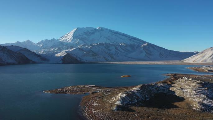 原创 新疆喀拉库勒湖慕士塔格雪峰自然风光
