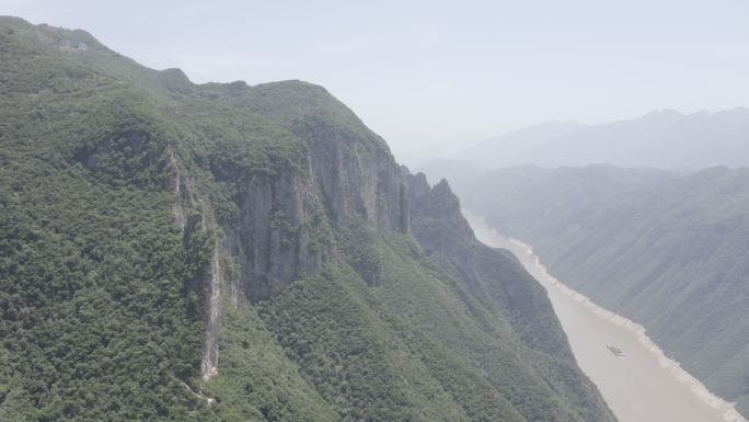 航怕巫山神女峰