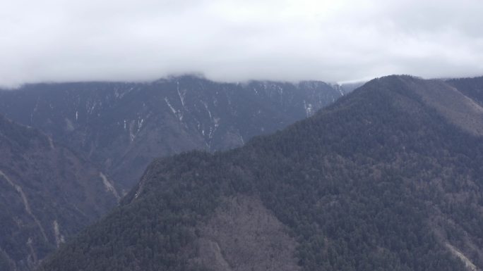 航拍四川下完雪的山景 4K