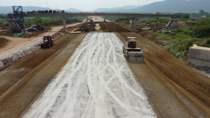 路基施工高速公路施工修路 拌灰土