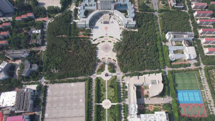 航拍俯瞰山东大学威海校区中轴线广场