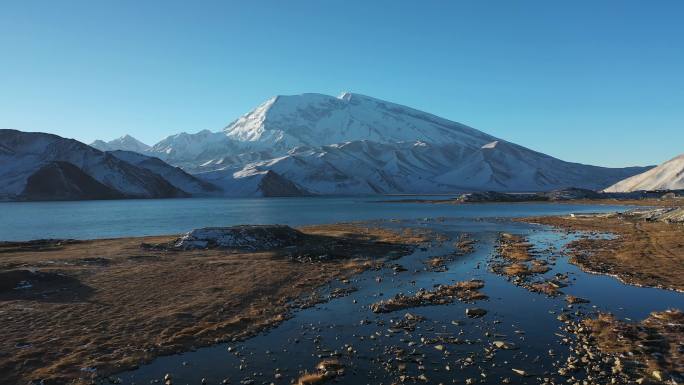 原创 新疆喀拉库勒湖慕士塔格雪峰自然风光