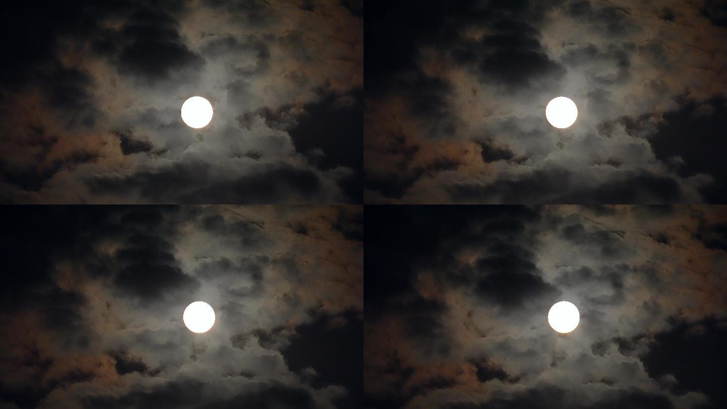 夜晚天空中的月亮