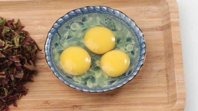 香椿鸡蛋食材特写蛋黄鸡蛋美食材料