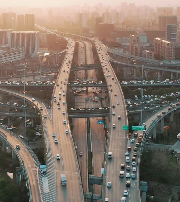 鸟瞰杭州超大型立交桥石德立交的车水马龙