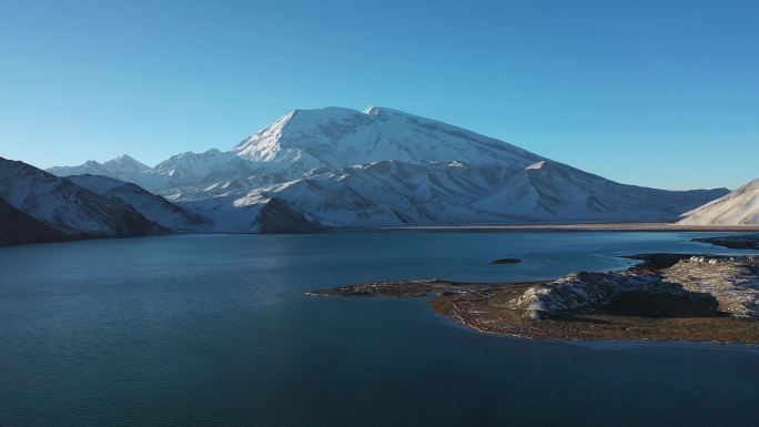 原创 新疆喀拉库勒湖慕士塔格雪峰自然风光