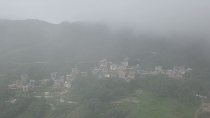 乡下村落风景航拍雾气蒙蒙仙气飘飘平流雾