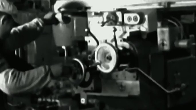 50年代机器厂工人夜校学习技术