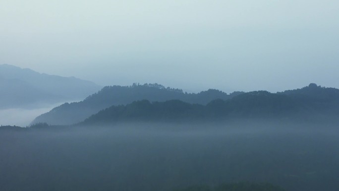 山中云雾航拍